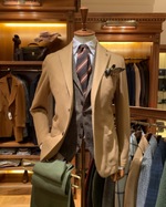 テーブル上の彼