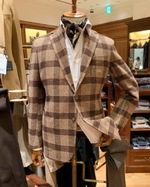 テーブル横の彼