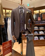 テーブル横の彼