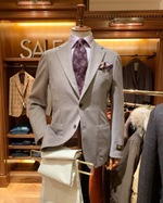 テーブル上の彼