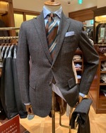 テーブル横の彼