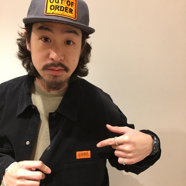 ユニバーサルオーバーオールさん。