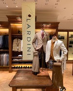 テーブル上の彼