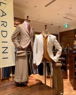 テーブル横の彼