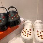 ＜crocs × BEAMS＞のサンダル！