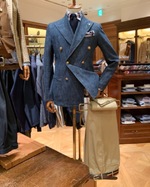 テーブル横の彼