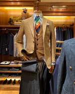 テーブル上の彼