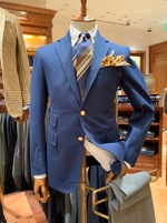 テーブル横の彼