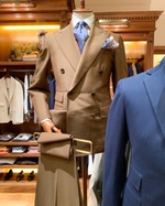 テーブル上の彼