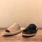 カジュアルでも綺麗目でも合わせられる万能サンダルの入荷です！