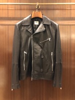 Luxury leather. ②
