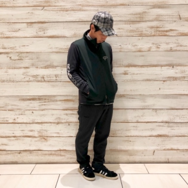 モノトーン×ネオンカラー◎