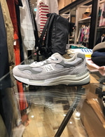 ＜NEW BALANCE＞ M992 new荷！！