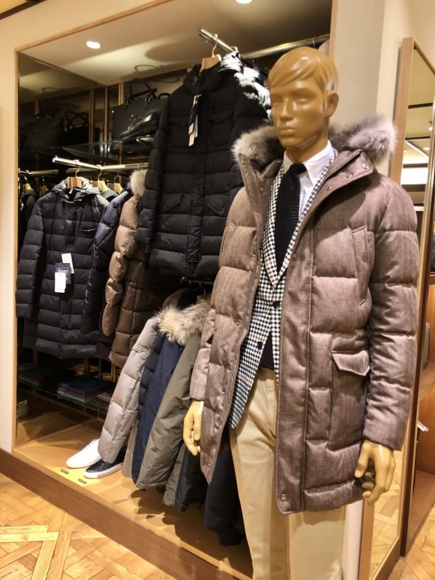 銀座 レジ前のマネキンコーディネート