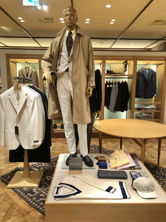「NEW ARRIVAL」ジャケットコーナーより。