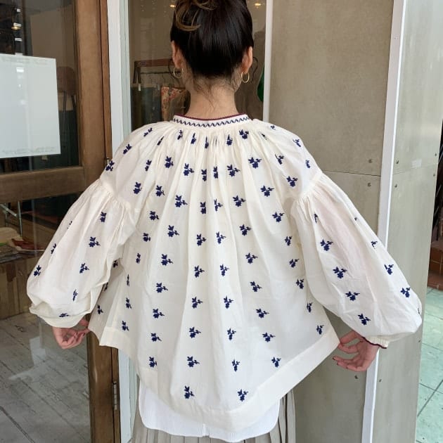 暖かい季節は、、〈trepied〉刺繍ブラウスで軽やかに