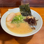 美味しいラーメンとカッコいいジャケット。