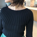 表情があるシンプルニット