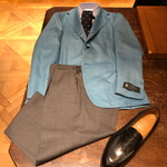 派手な色を着こなしたい。