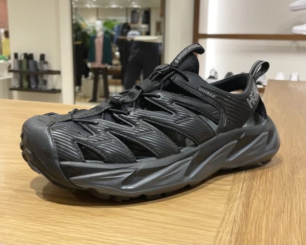 HOKA ONE ONE〉ファッション性の高い