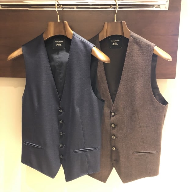 美品　TAGLIATORE　BEAMS　ウールダブルジレ　ネイビー　44 TAGLIATORE】タリアトーレ ダブルブレストジレ ウール ネイビー