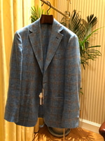 明るい色でお洒落を楽しく。