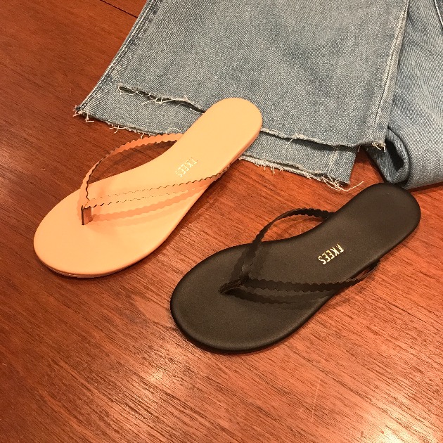 tkees scalloped flip flops