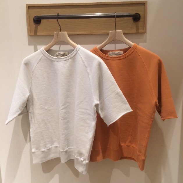今の時期にちょうど良い、カットオフスウェットです