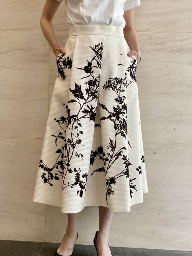 【CELFORD】ランダムフラワープリントスカート  オフホワイト色