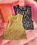 今から着られるニットが気になる。