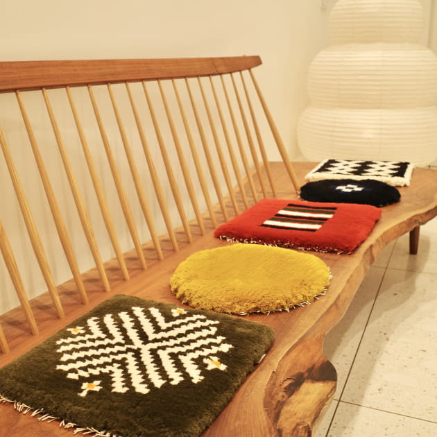 暮らしを彩る椅子敷－小野眞佐子 倉敷からのノッティング織椅子敷 