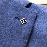 鮮やかなジャケットで。