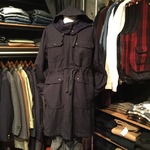 ユニークなアウター入荷です。