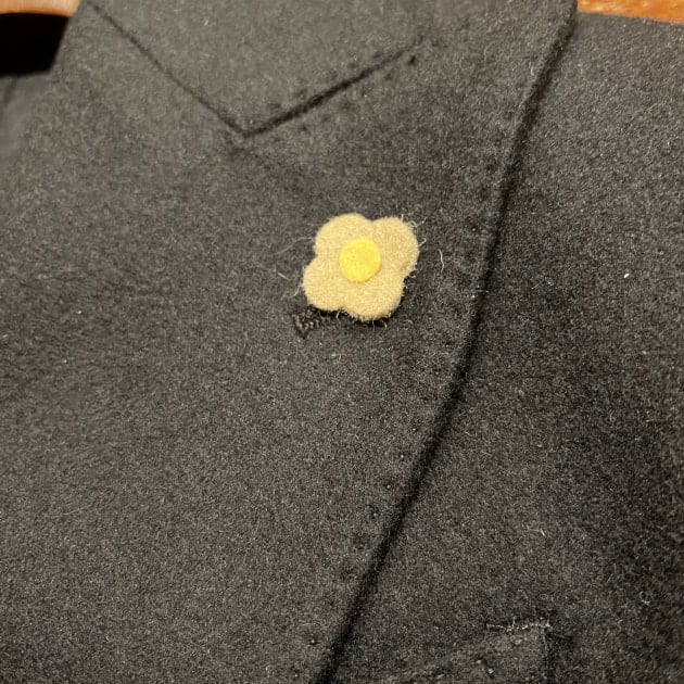 気軽に羽織るカシミアジャケット。