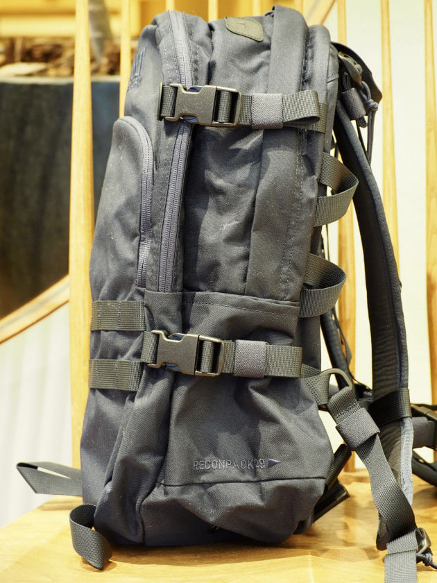 GREGORY × Pilgrim Surf+Supply『Recon Pack』&『Flag Pocket』｜Pilgrim Surf+Supply（ ピルグリム サーフ+サプライ）｜BEAMS