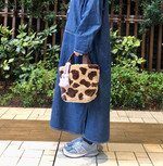 ポイントになるトートバッグ