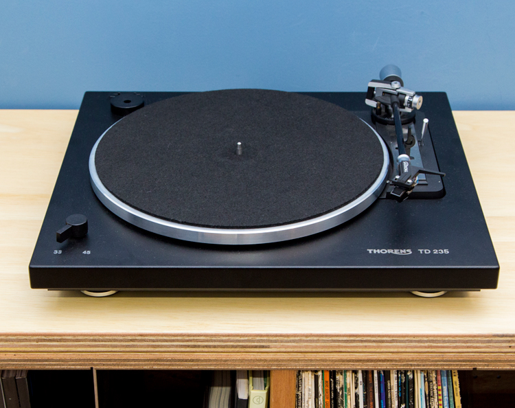 設計 デザインのプロ それでいてレコードコレクター が語る Type のレコードシェルフと Thorens のレコードプレーヤーの魅力 Beams