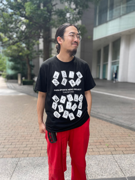 日本を代表する漫画家22名がパラアスリートを描いた限定Tシャツを