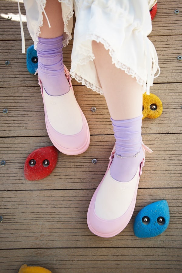ugg×ビームス 別注サンダル 27.0 春を彩る特別なピンク。〈UGG® for Ray BEAMS〉、桜の季節に合わせた