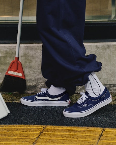 SSZ〉が〈VANS〉を代表する『ERA』と『OLD SKOOL』をMIXした特別なシューズを別注｜BEAMS