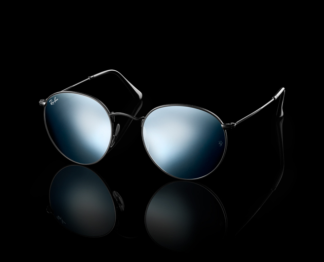 Ray-Ban＞のニューモデル『FLASH BLACK』の発売を記念したフォト ...