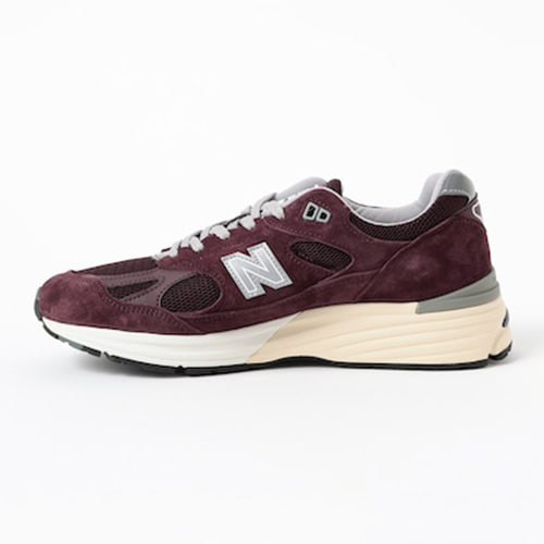 New Balance〉の定番モデル『Made in UK 991 v2』から〈BEAMS PLUS〉の