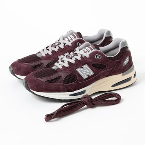 New Balance〉の定番モデル『Made in UK 991 v2』から〈BEAMS PLUS〉の