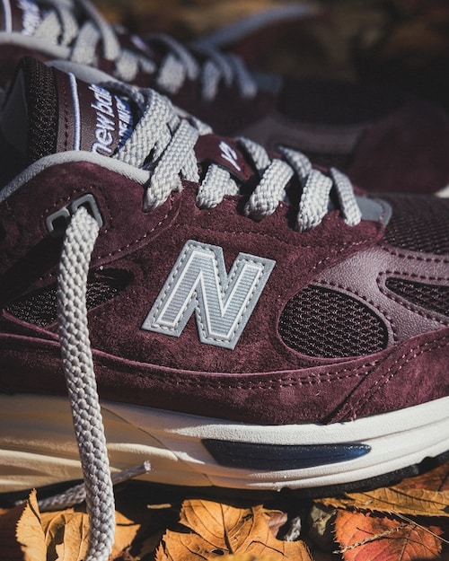 New Balance〉の定番モデル『Made in UK 991 v2』から〈BEAMS PLUS〉の