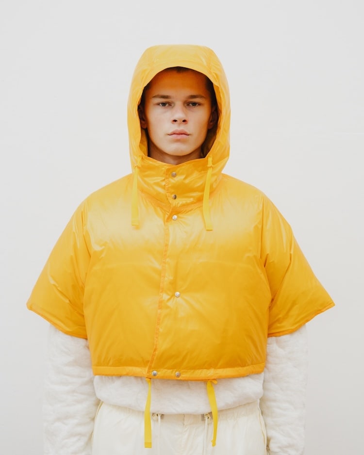 EXPEDITION CLUB x BEAMS PLUS ビームスプラス 26SS 別注 DOWN MUFF ダウンマフ 38-46-0036-994 BLUE ハンドウォーマー ショルダーバッグ カバン【新古品】【中古】【EXPEDITION CLUB × BEAMS PLUS】 ビームス プラス 原宿（987275） スタイリング・コーディネイト｜BEAMS