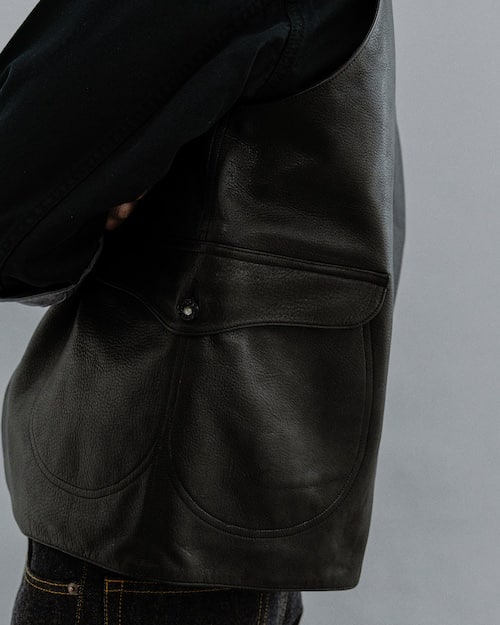 POST O'ALLS〉×〈BEAMS PLUS〉によるブランド初のカウハイドレザーを POST O'ALLS〉×〈BEAMS PLUS〉によるブランド初のカウハイドレザーを