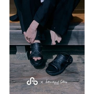 〈OAO〉×〈International Gallery BEAMS〉 別注モデルの『SUNLIGHT VOID』を発売。 発売を記念したポップアップショップも開催