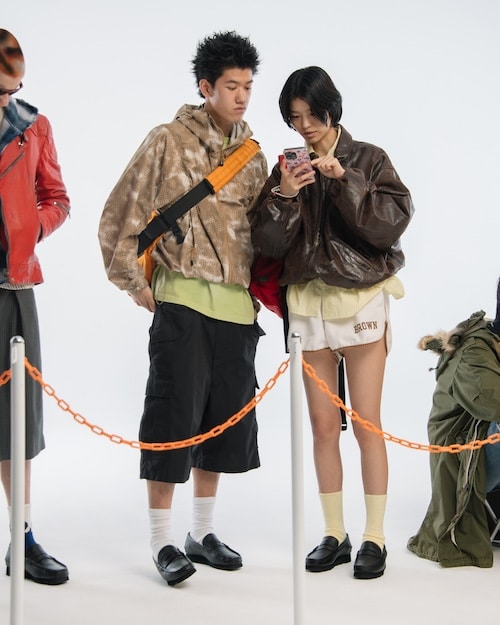 Clarks ORIGINALS〉 × 〈BEAMS〉50周年を記念した完全別注モデルが発売