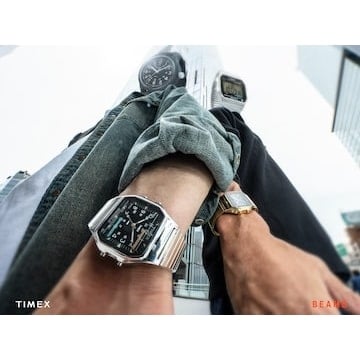 〈TIMEX〉を象徴する2つのアイコンを再構築。 創業50周年記念モデル『Square Camper』を発売