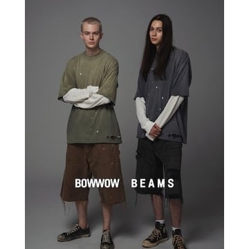 BOW WOW与BEAMS别住全新系列。该系列包括一件叠层 T 恤和一条双层膝盖加厚的牛仔短裤，完美诠释了复古风格和文化。